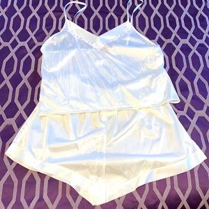 VTG CAMISOLE SET- nwot szL 2000’s silky! White Lavender! Cami and shorts!😍